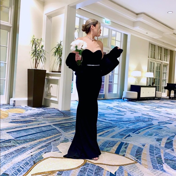 Windsor Dresses & Skirts - Black sweet heart formal dress